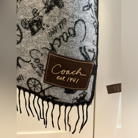 Coach Horse And Carriage Her Muffler NWT - Picture 4 of 9